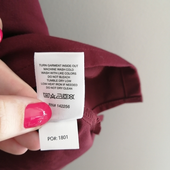 NWT Figs Casma 3 Pocket Short Sleeve Scrub Top Burgundy XL - Picture 12 of 16